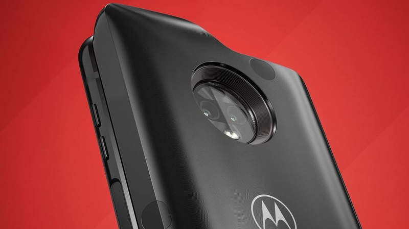 Motorola says that big lip on the top of the 5G mod is there to accommodate extra antennas for better 5G reception.